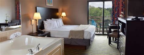 Atlantis Hotel Wisconsin Dells Rooms and Suites - in-room Jacuzzi Tub