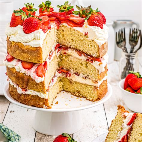 Strawberry Cream Cake Food Folks And Fun