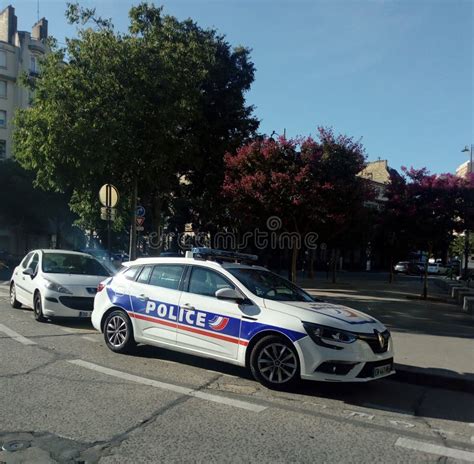 Señal De La Municipalidad De La Policía Francesa Sobre La Construcción