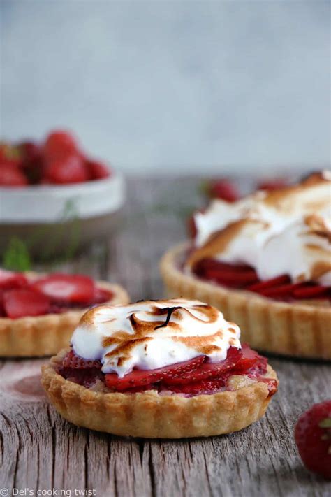 Meringue Strawberry Rhubarb Pie — Dels Cooking Twist