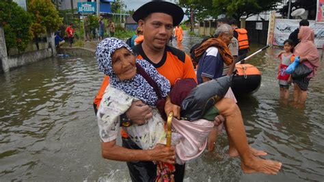 Aumentan Los Muertos Por Inundaciones Y Deslaves En Indonesia N