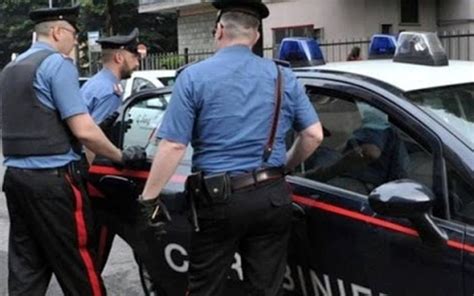 Maltratta I Genitori Per Ottenere Soldi Arrestato Un Uomo Di Anni A