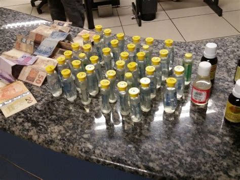 G1 Homem é Flagrado Com 44 Frascos De Lança Perfume Em Angra Dos Reis