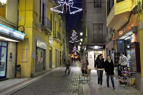 PHOTO: Pedestrian shopping street in Figueres, Spain