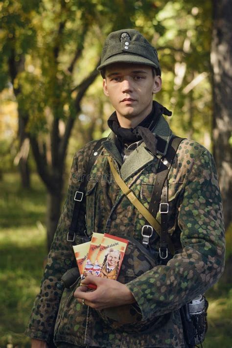 CHELYABINSK RÚSSIA 24 DE SETEMBRO DE 2016 Reenactment Histórico Da