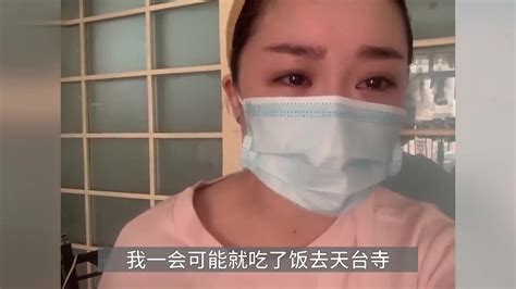 坠亡姐弟生母得知凶手被执行死刑痛哭不止，去墓地把消息告诉孩子。