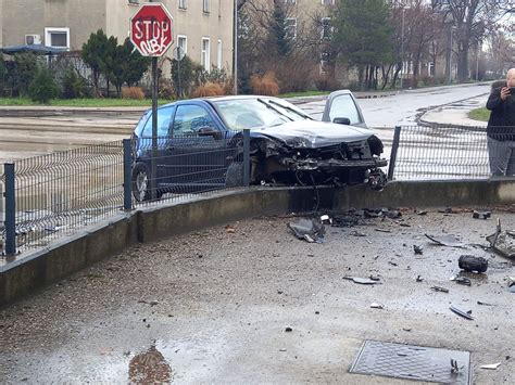 U Saobra Ajnoj Nesre I U Estvovalo Vozilo Auto Kole