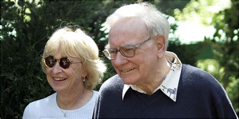 How Does Warren Buffett Get Married Frugally It Turns Out The New