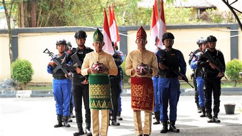 Pengambilan Air Suci Ke Gunung Pamaton Youtube