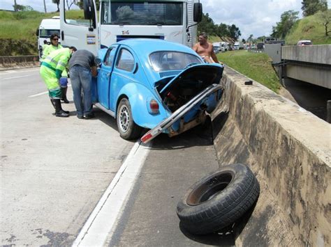 G Fusca Desgovernado Provoca Acidente Na Rodovia Dom Pedro I