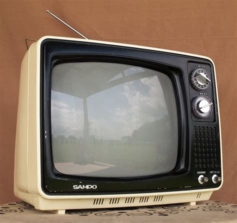 Awesome Big Vintage Tv Retro Tv Set By Acesfindsvintage