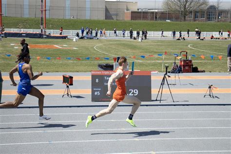 Illinois Mens Track Field Shows Out At Illini Challenge Meet Against