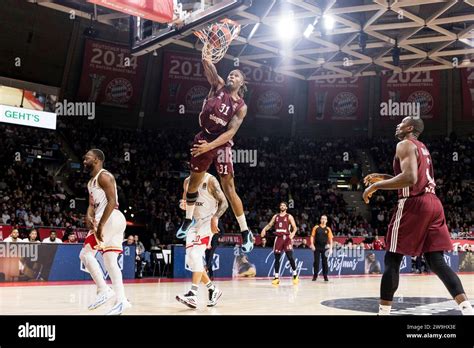 Devin Booker Fc Bayern M Nchen Dunkt Turkish Airlines Euroleague