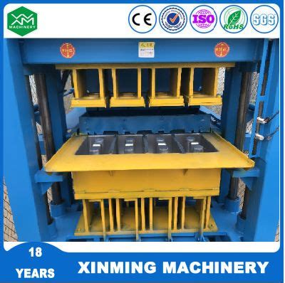 China Hot Selling Automatic Lego Clay Hydraulic Press Interlocking