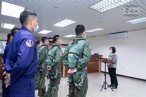 視導空軍第三聯隊 蔡總統：繼續提升軟硬體設施、加強人員訓練 政治 自由時報電子報