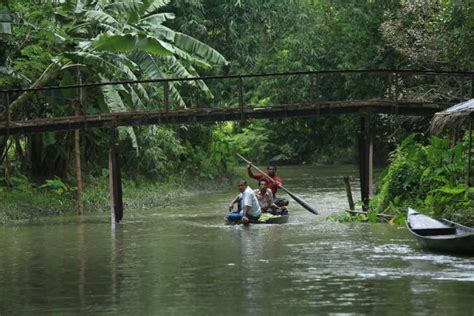 A Tour To Floating Market In Barisal