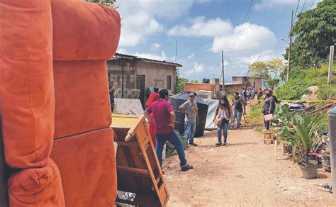 Desalojan A Otras 50 Familias Por Peligro De Derrumbe En Cerro En Morelos El Gráfico Historias