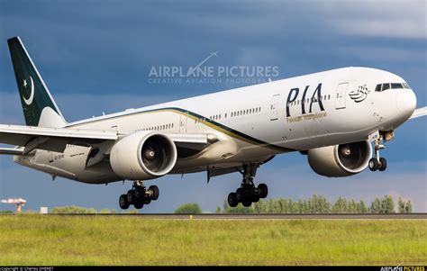 Ap Bhw Pia Pakistan International Airlines Boeing 777 300er At