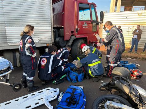 Motociclista De Anos Sofre Acidente Grav Ssimo Ao Bater Em Caminh O