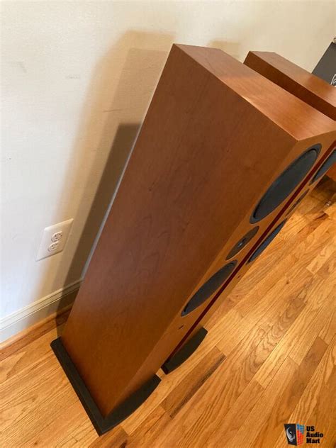 Linn Ninka Floor Speakers In Cherry Finish With Upgraded Hiquphon