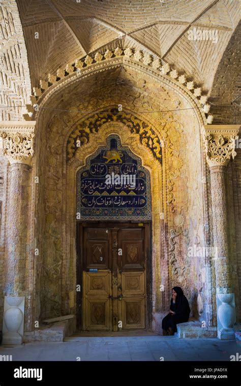 Iran, Kerman City, Kerman Bazaar, woman Stock Photo - Alamy