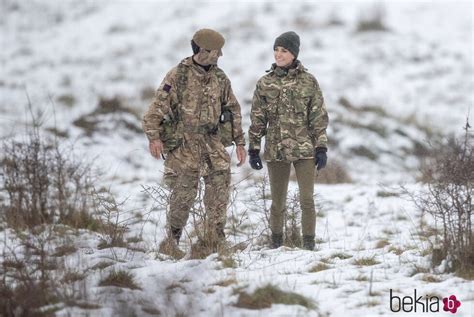 Kate Middleton En La Nieve En Su Visita Al Batall N De La Guardia