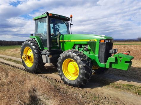 John Deere 8100