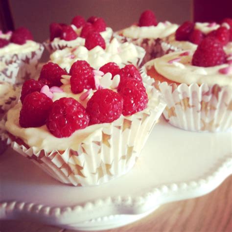 Cupcakes Aux Framboises Fraiches Et Chantilly Au Chocolat Blanc The