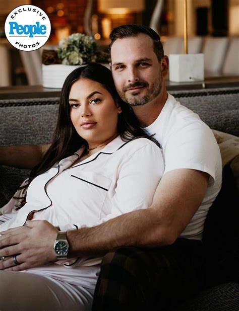 Love Is Blind S Alexa Lemieux Is Pregnant Expecting First Baby With