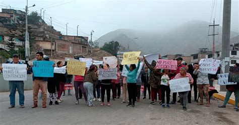 Pasamayito vecinos protestan por mejoras en la vía apodada la curva