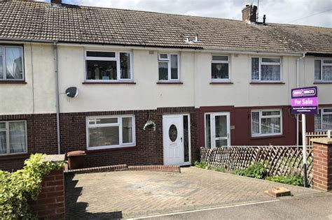 3 Bedroom Terraced House For Sale In Woodlands Road Gillingham Me7 2sy