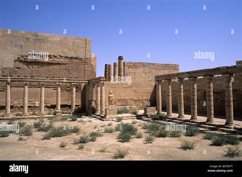 Iraq Archaeological Site To Hatra Stock Photo Alamy