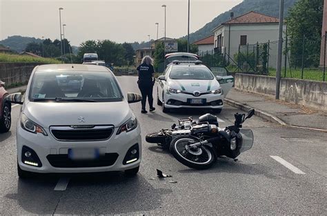 Scontro Auto Moto In Via Como A Brivio Soccorse Due Persone Lecco