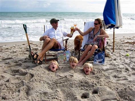 How To Have A Relaxing Day At The Beach Пляжные семейные фотографии