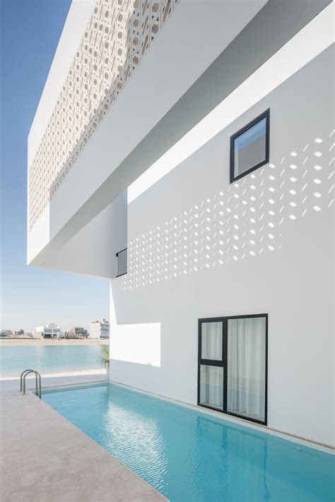 Associated Architects Partnership Completes Five Villas With Clear