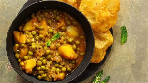 Best Aloo Matar Kaise Banate Hain आलू मटर बनाने का तरीका इंडियन रेसिपी हिंदी में Indian