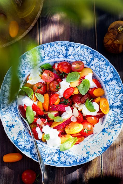 Salade de tomates nectarines et burrata Recette facile Un déjeuner