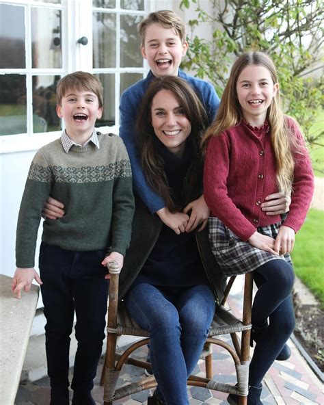 Kate Middleton Reaparece Em Foto Ofocial Os Filhos Obrigada Pelo