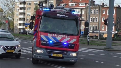 Fast Driver Beroeps Brandweer Baan Met Spoed Naar Een Woning Brand