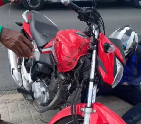 Motociclista Sofre Acidente Ao Se Enroscar Em Cabos De Internet