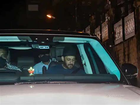 Salman Khan visits Shah Rukh after Aryan Khan's arrest - Salman Khan ...