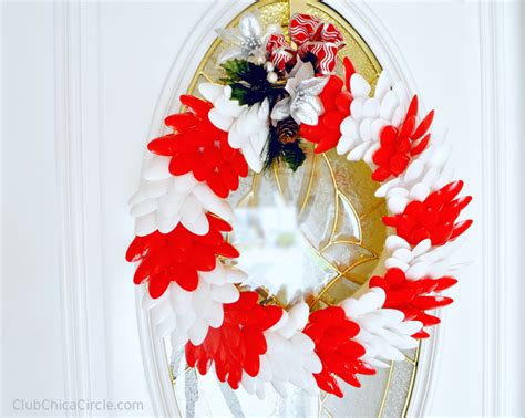 Plastic Spoon Peppermint Inspired Holiday Wreath Club Chica Circle