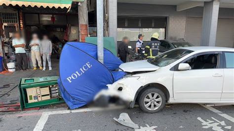 影／停等紅燈卻遇死劫！高雄白色轎車路口衝撞機車釀1死7傷 趣聞網搜 發燒車訊