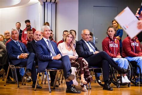 L Incontro Con Gli Atleti Paralimpici Della Polizia Di Stato Polizia