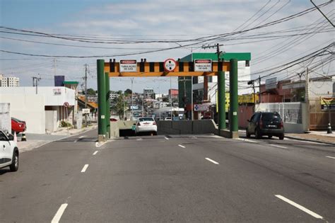 Prefeitura interdita alça de viaduto e informa mudança em linhas de