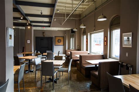Tour Common Pub Now Serving Duck Fat Fried Chicken On Cass Avenue