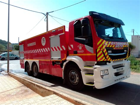 Dos Hombres De Avanzada Edad Salen Ilesos Tras Caer Con Su Coche En Una