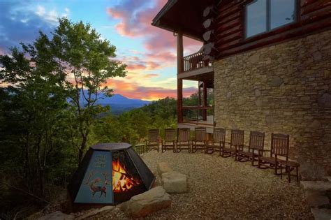 Enjoy Star Gazing Mtn Views At This Stunning Spacious Log Cabin