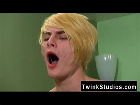 Sexe gay chaud Evan Darling rentre à la maison avec toute la générosité d un bonbon XVIDEOS