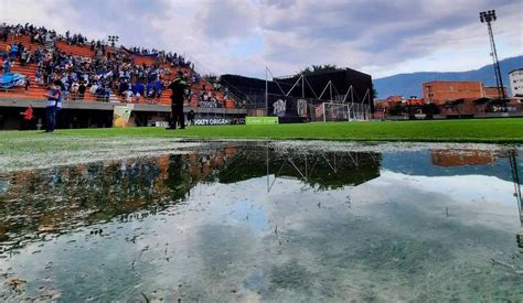 La lluvia se le atravesó al partido entre Envigado y Millonarios por lo